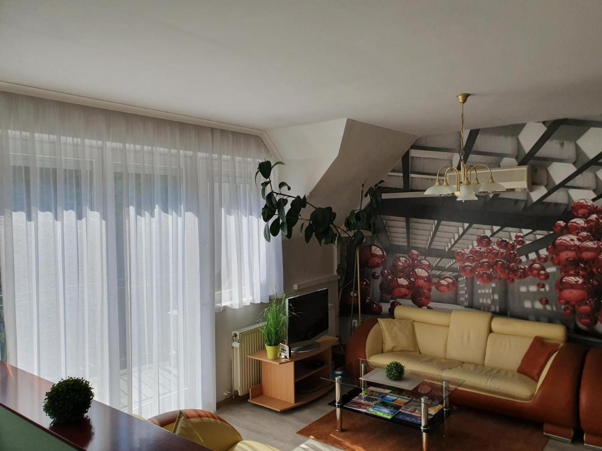 Gyorapartman Extérieur photo