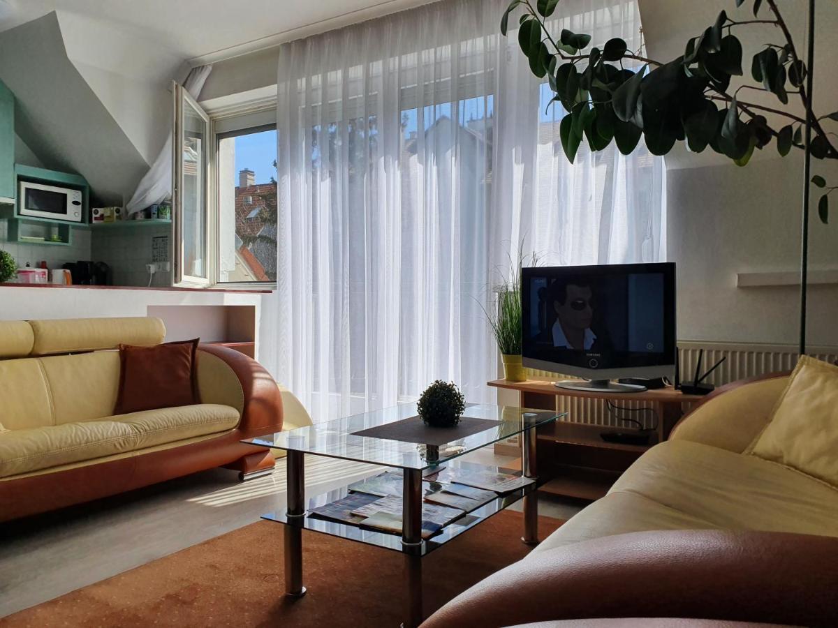 Gyorapartman Extérieur photo