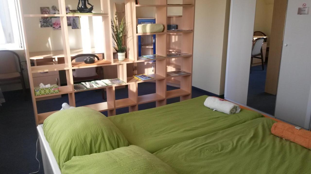Gyorapartman Extérieur photo